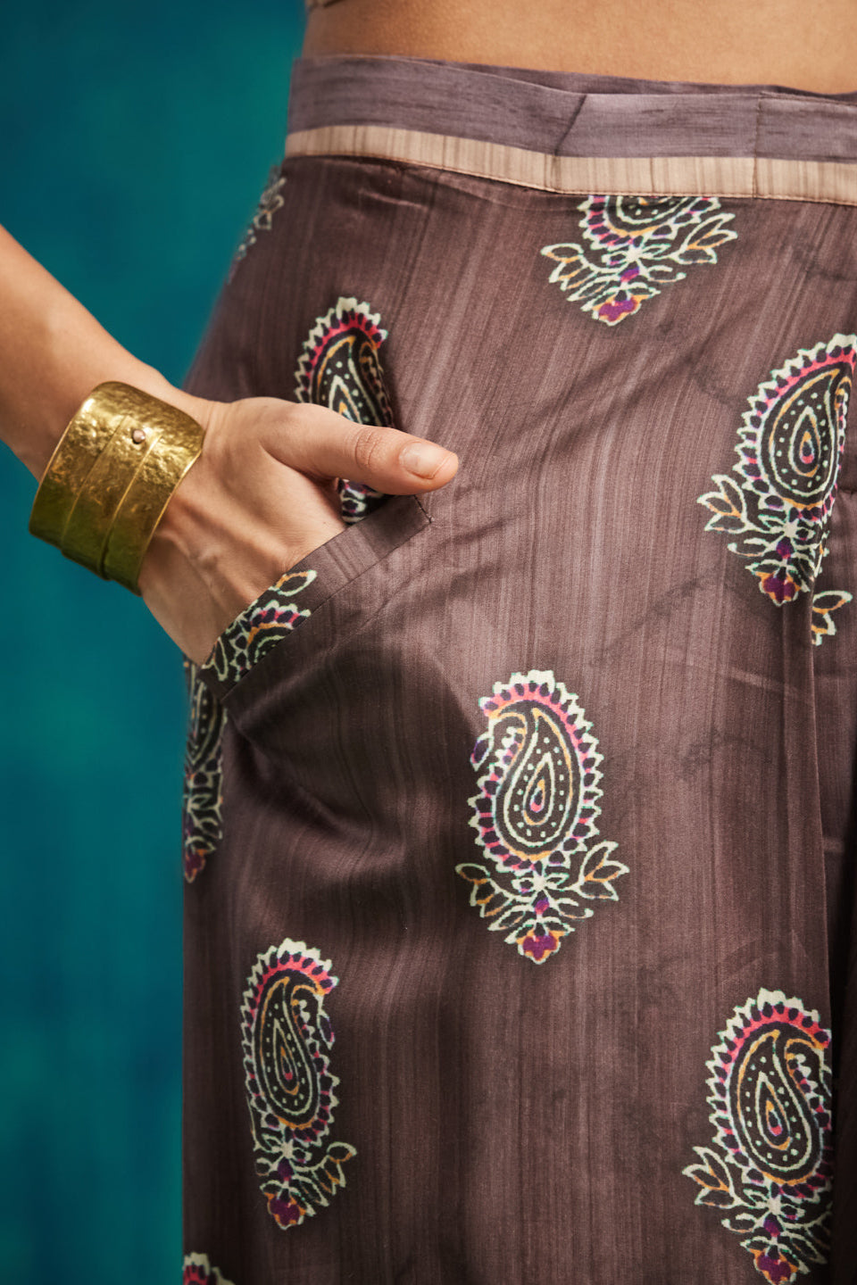 Paisley Printed Muslin Cotton Ready To Wear Pocket Saree