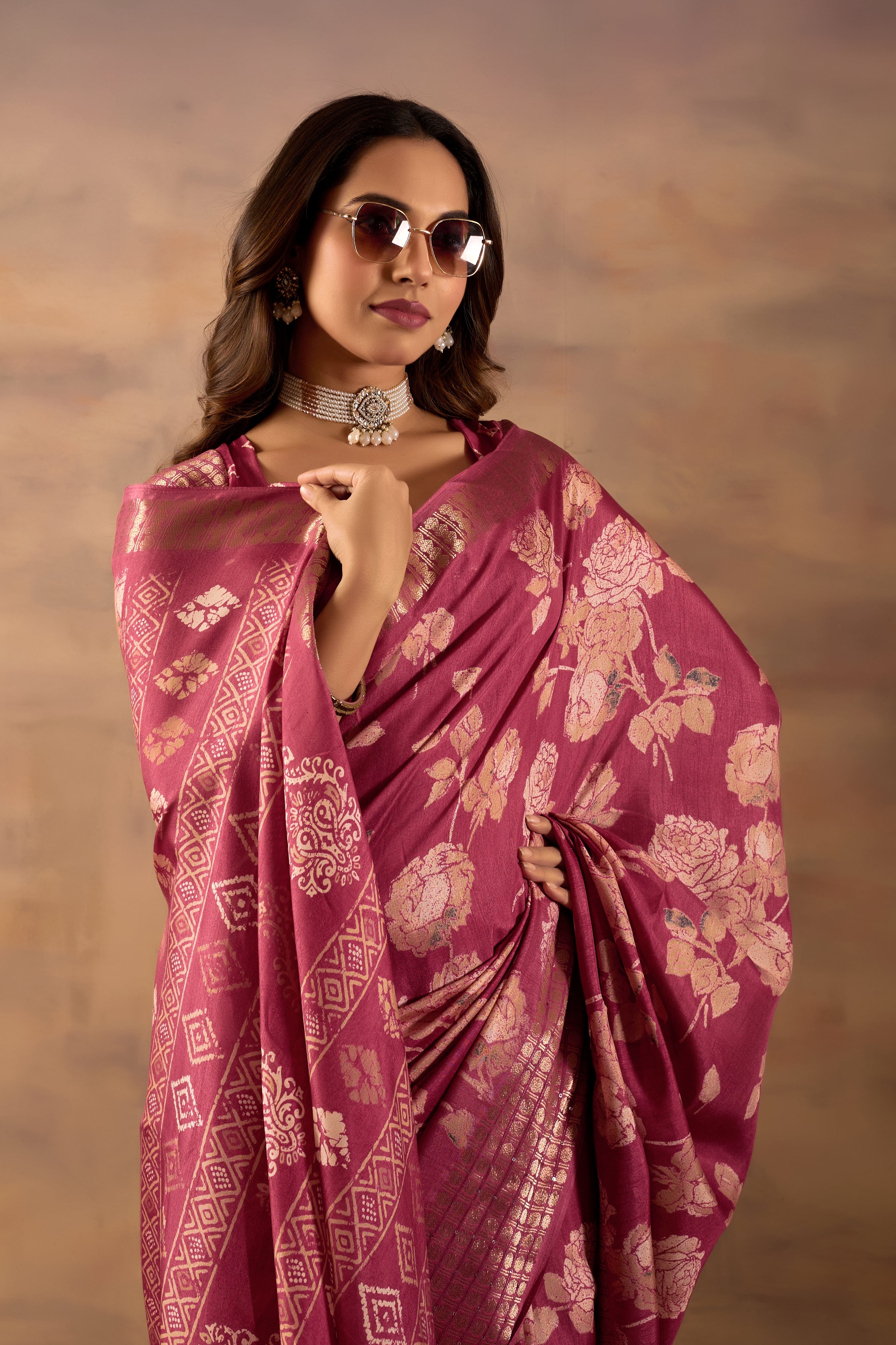 Graceful Pink Silk Cotton Saree Featuring Floral Motifs and Ornate Zari Pallu