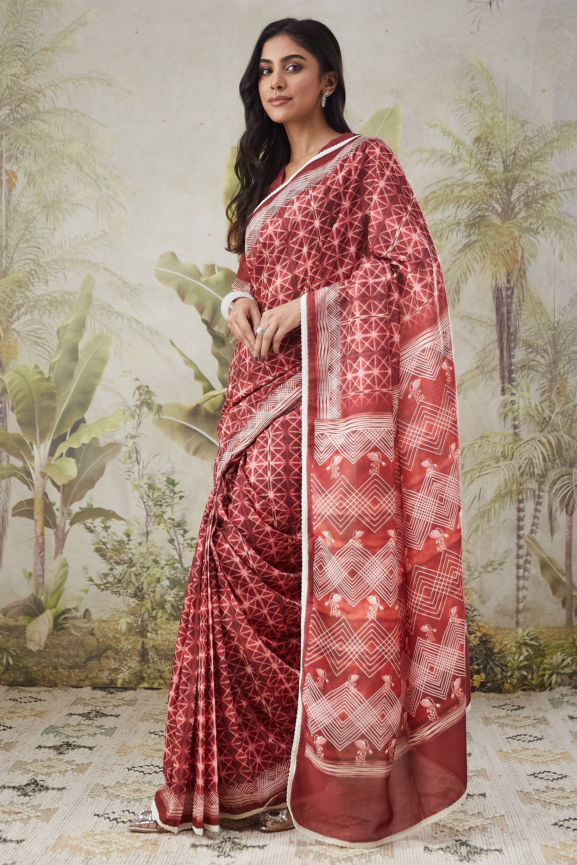 Geometric Prints Lace Border Saree