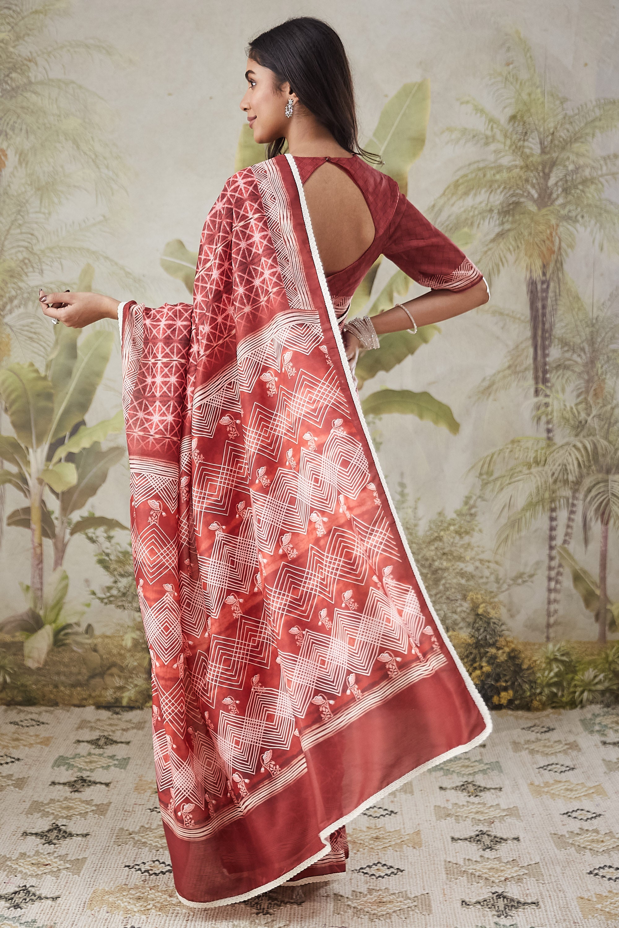 Geometric Prints Lace Border Saree