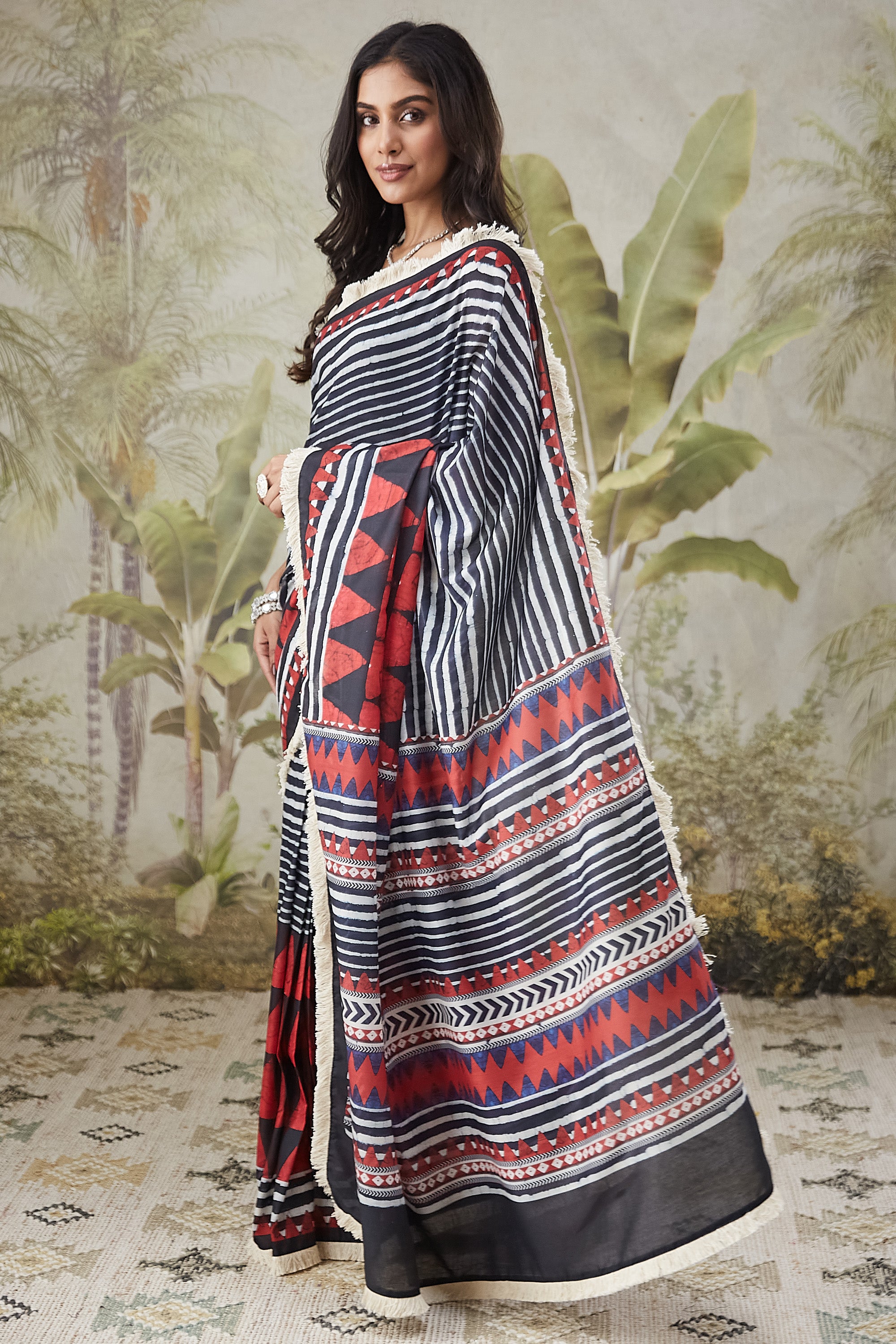 Embellished Lace Strips Print Saree