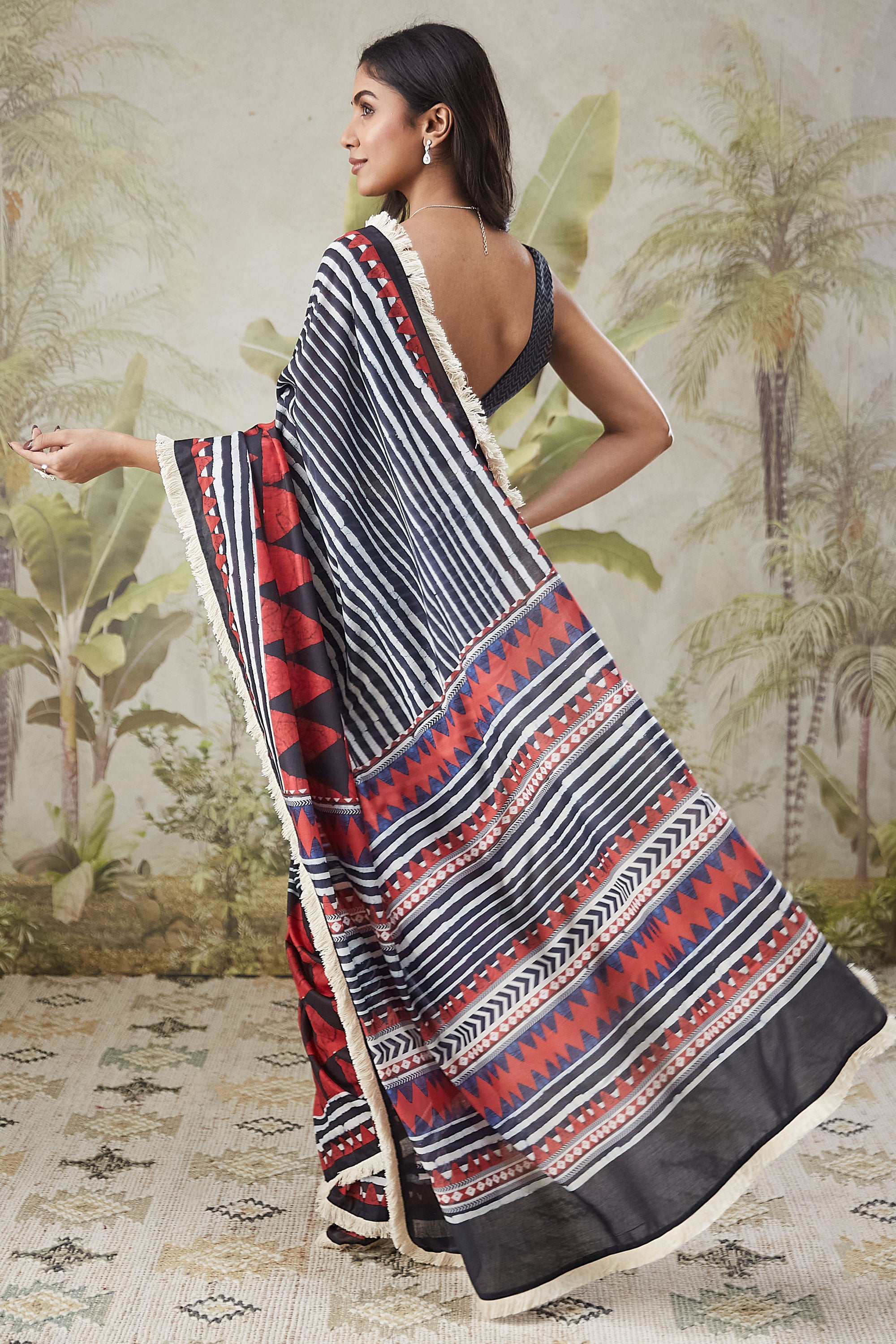 Embellished Lace Strips Print Saree