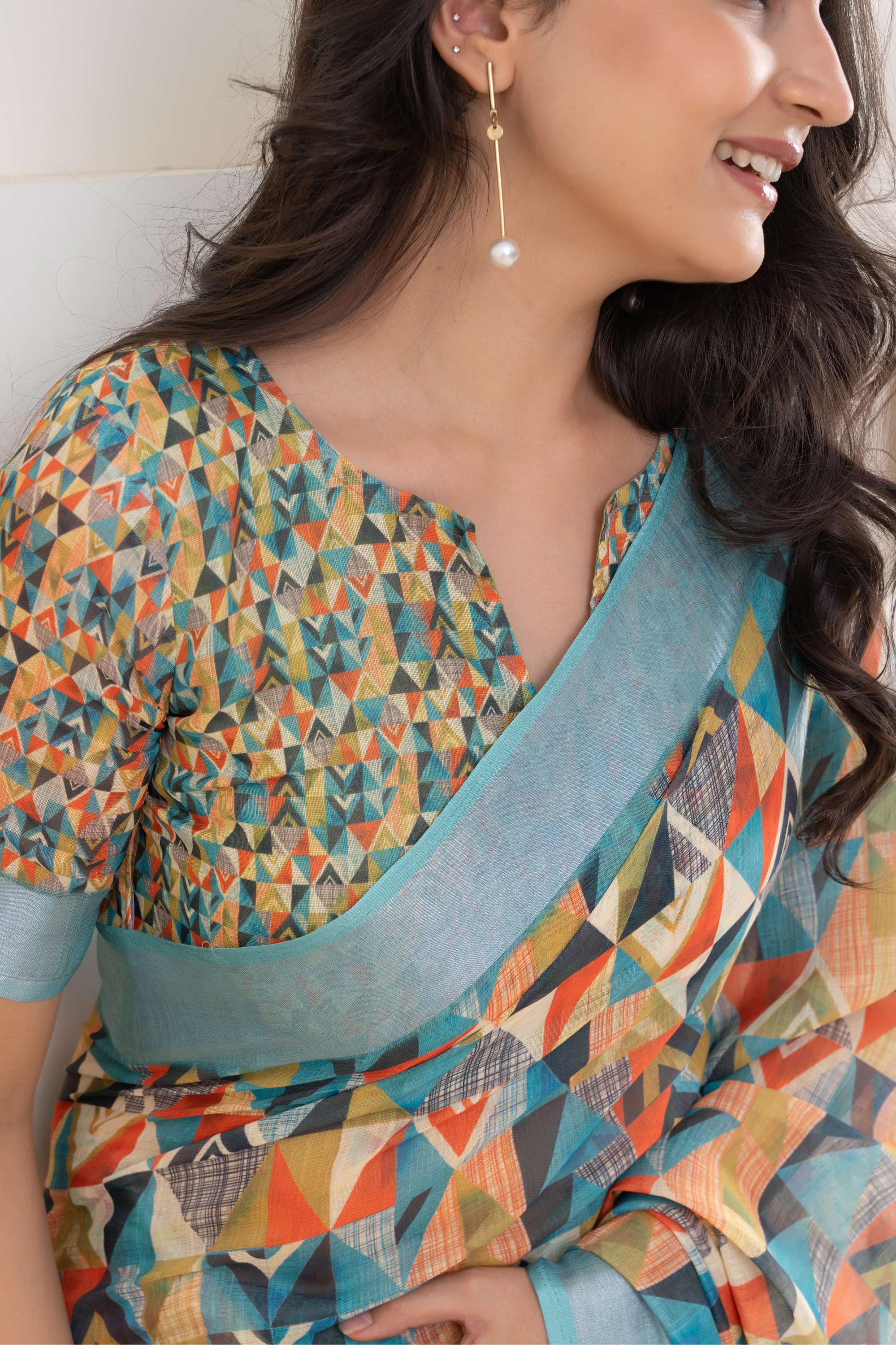 Fashionable Geometric Linen Cotton Blend Saree