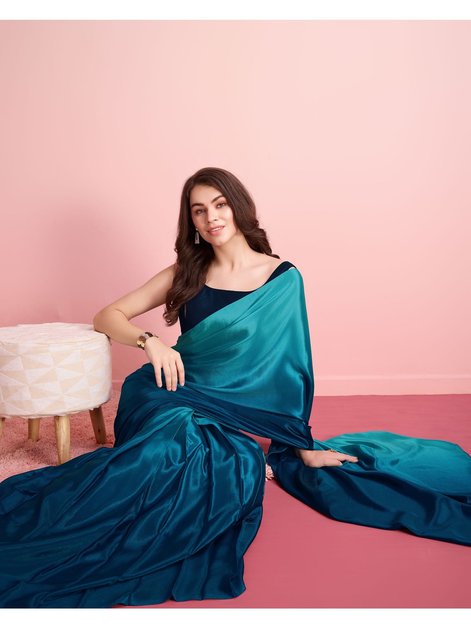 Captures the beautiful transition from teal to deep navy.