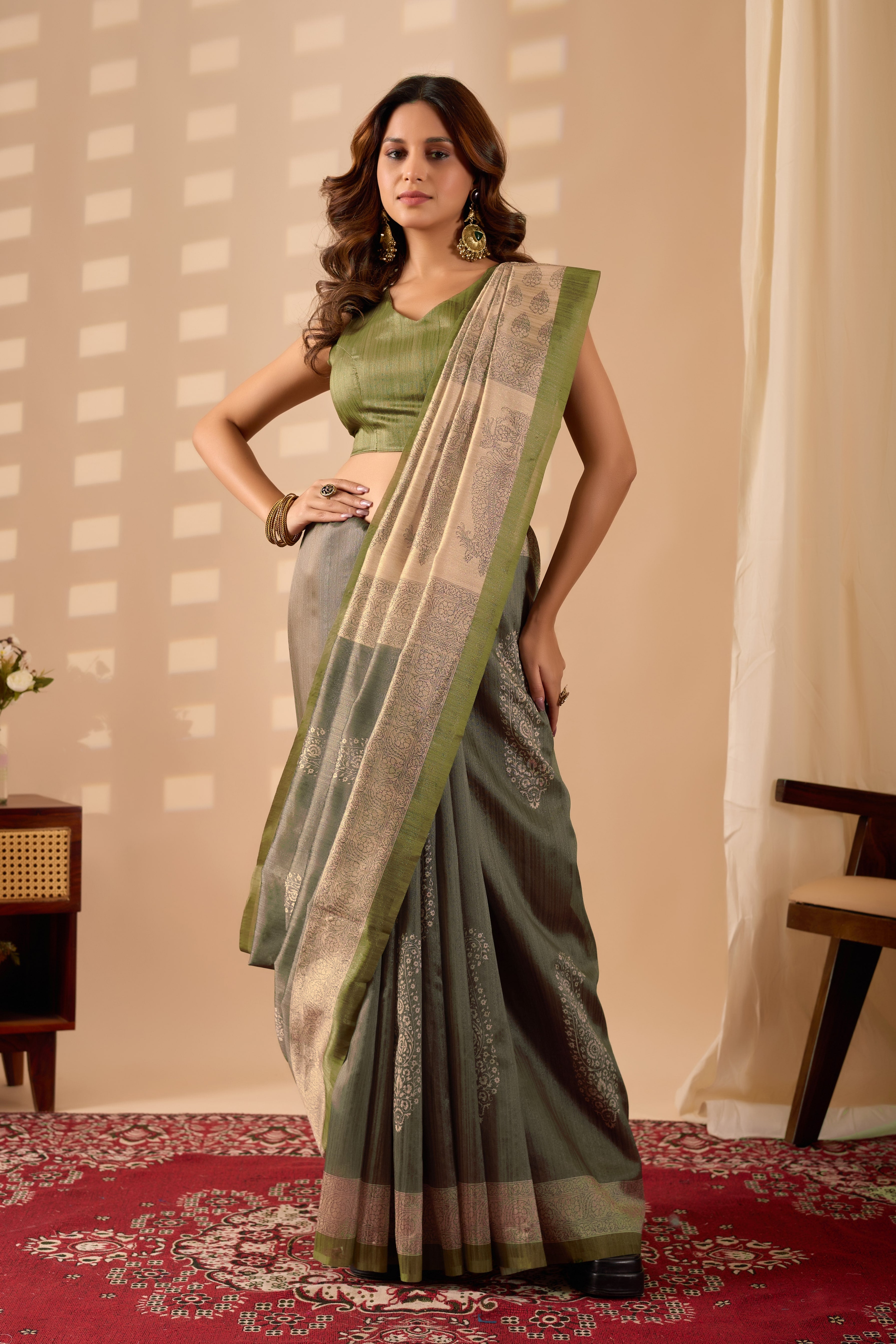 Elegant Olive Green Dola Silk Saree with Traditional Paisley Pallu