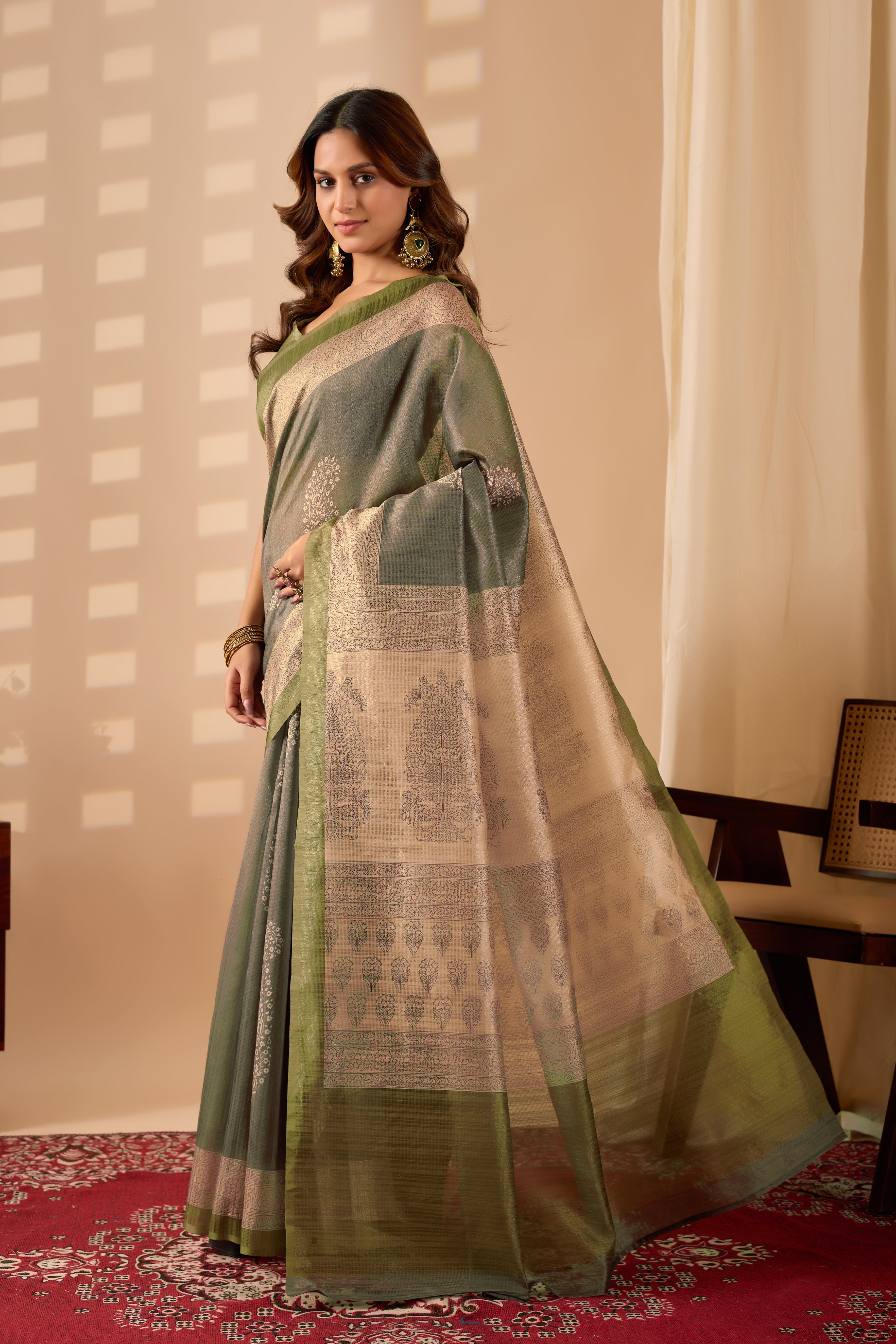 Elegant Olive Green Dola Silk Saree with Traditional Paisley Pallu