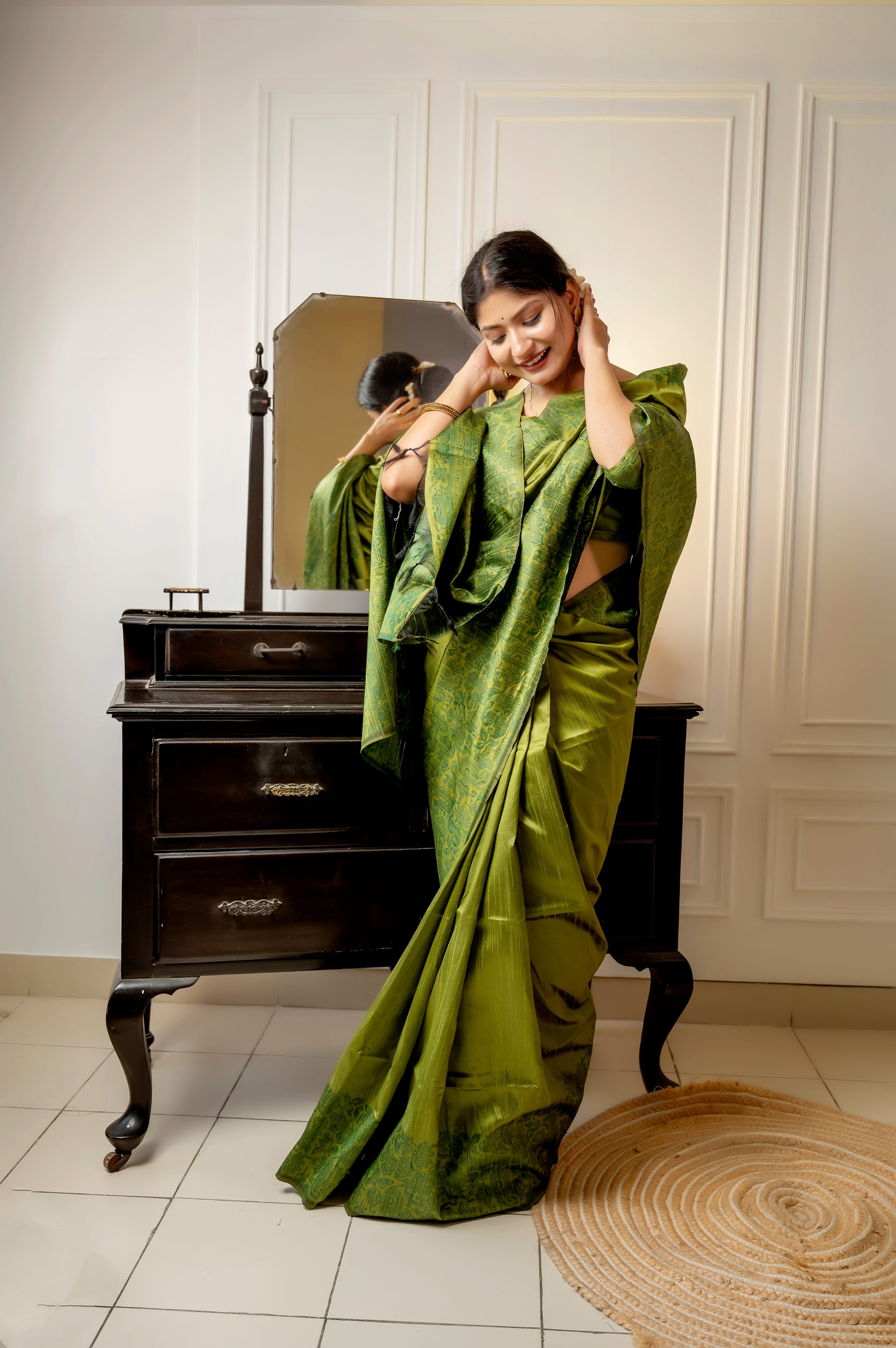 Olive Green Color Handloom Raw Silk Traditional Saree