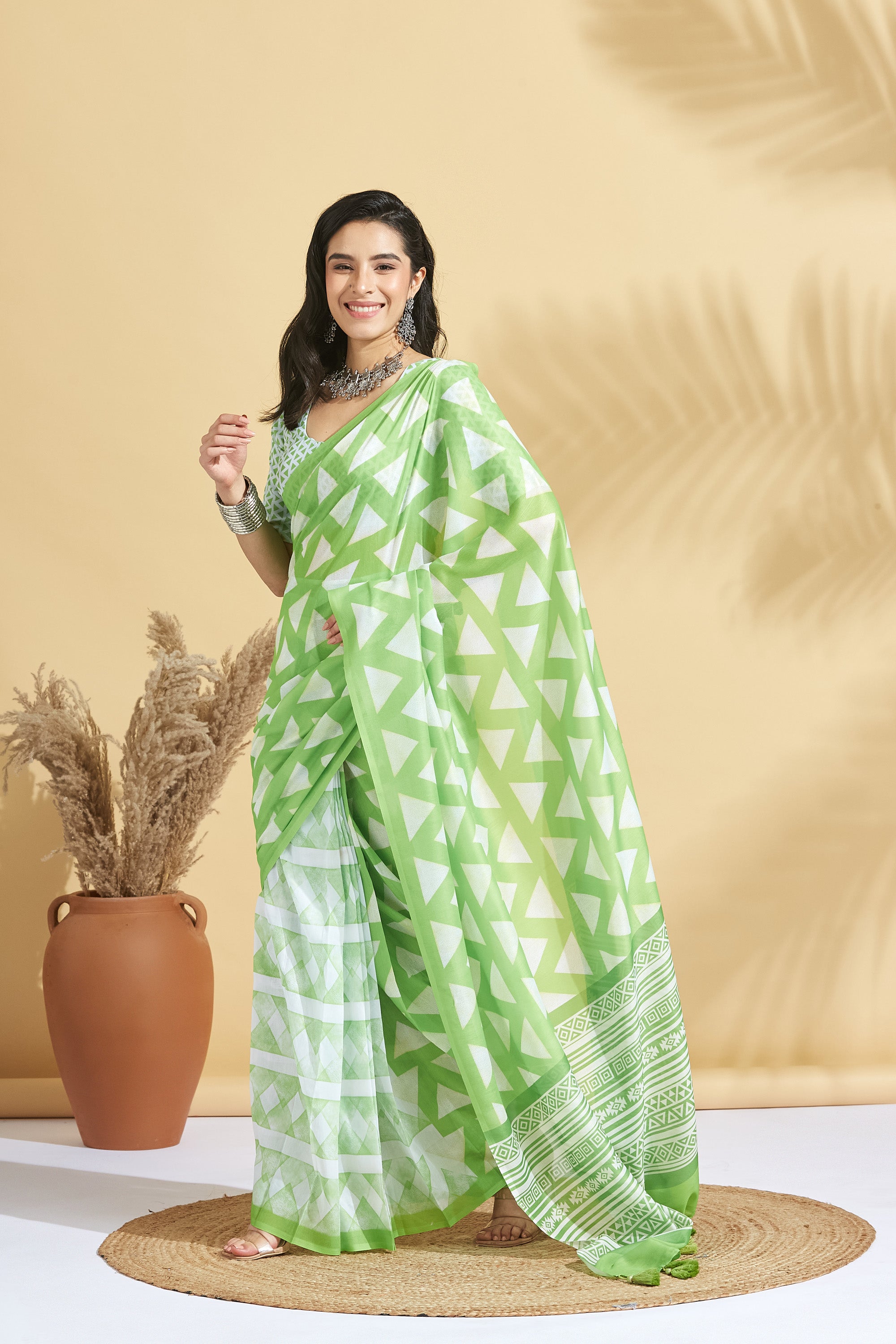 Digital Geometric Sketch Print Mulmul Cotton Saree
