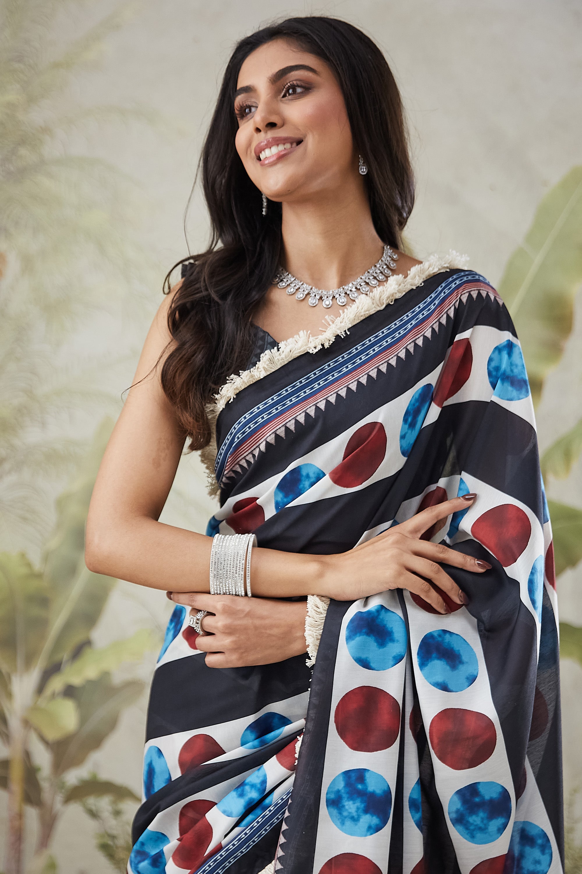 Embellished Lace Geometric Print Saree